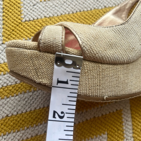 Lilly Pulitzer Picture Perfect Canvas Wedge Heel Sandals Gold Beige Size 7 M - Picture 8 of 9